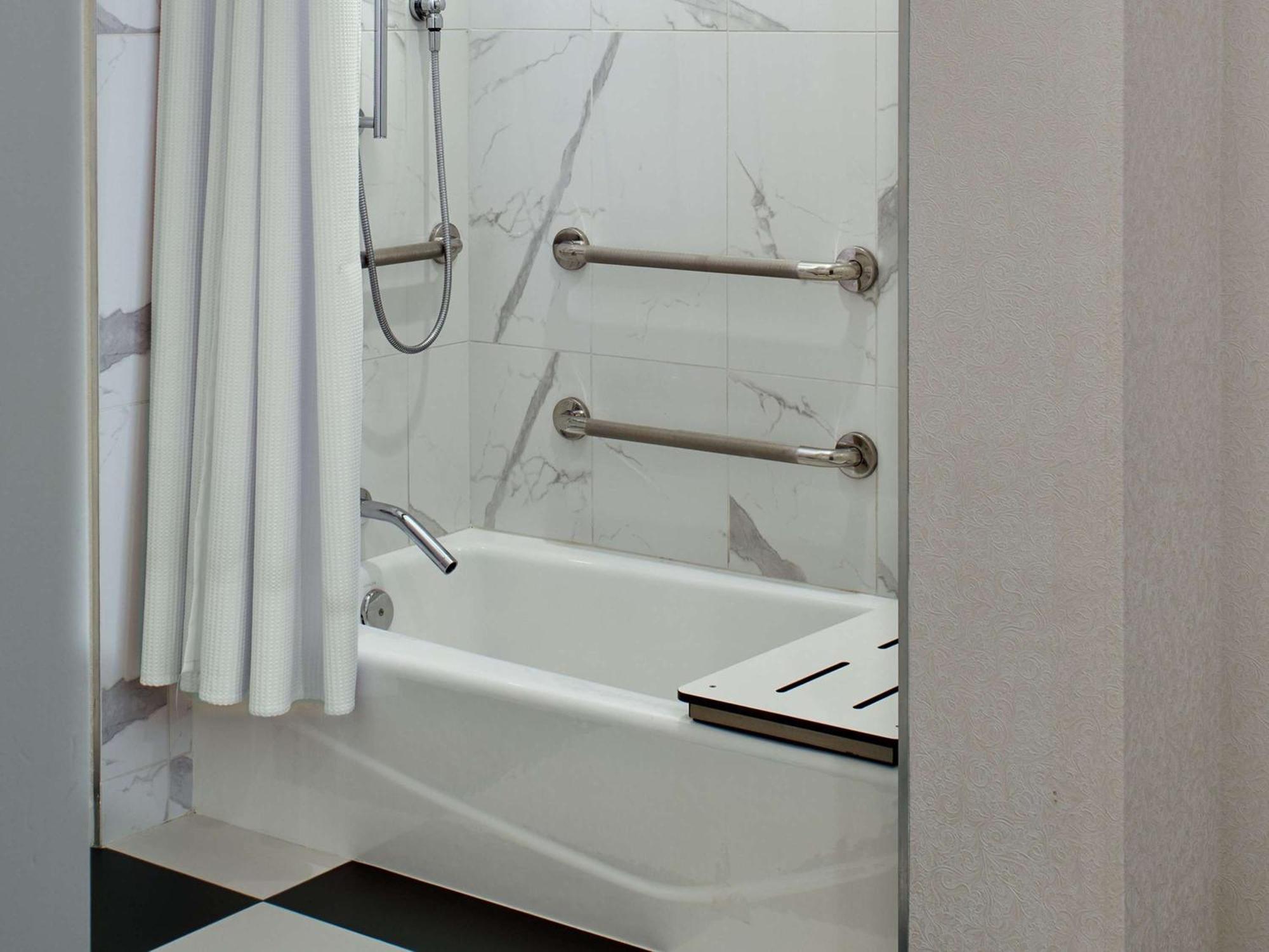 Mondrian Angeles Hotel 4*